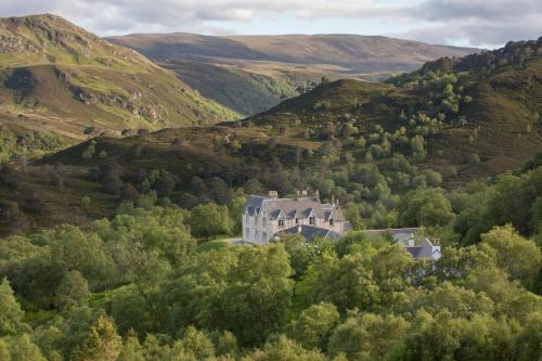 Croick Chateau Sleeps 14 With Wifi, , Highlands