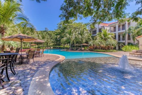 Swimming pool, Pacifico Townhouse 102 in Coco