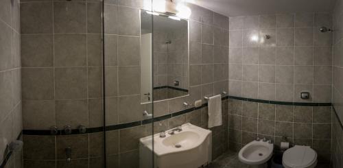 Standard Double or Twin Room image 4