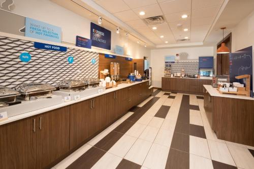Holiday Inn Express & Suites - Portage, an IHG Hotel