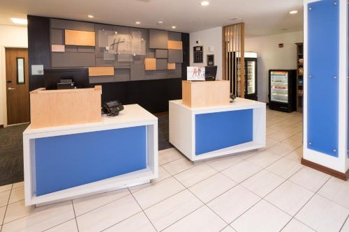 Holiday Inn Express & Suites - Portage, an IHG Hotel