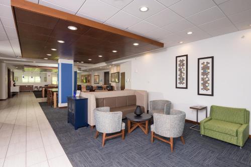 Holiday Inn Express & Suites - Portage, an IHG Hotel