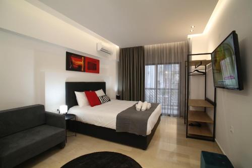 1 king bed, 1 sofa bed