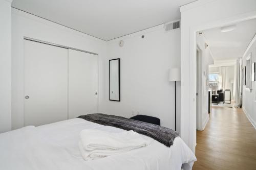 Comfy MW 1BR with Gym & WD by Zencity - image 9