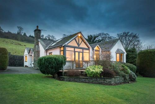 Ambleside Villa Sleeps 8 with WiFi