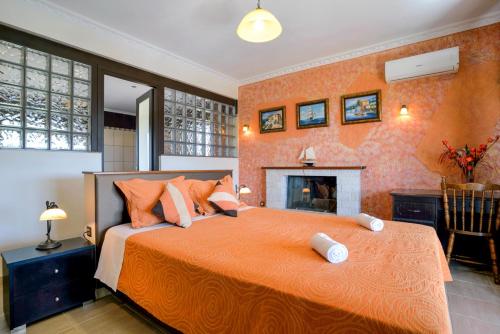  Agia Triada Villa Sleeps 10 Pool Air Con WiFi in Agios Ioannis