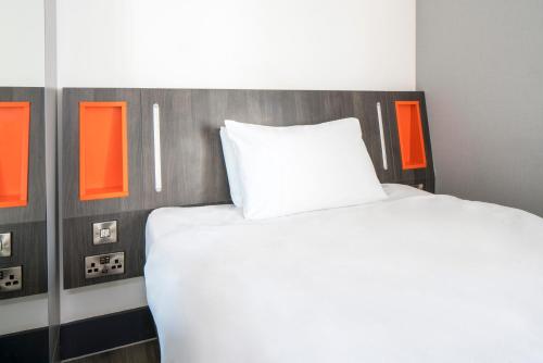 Easyhotel Reading - image 9