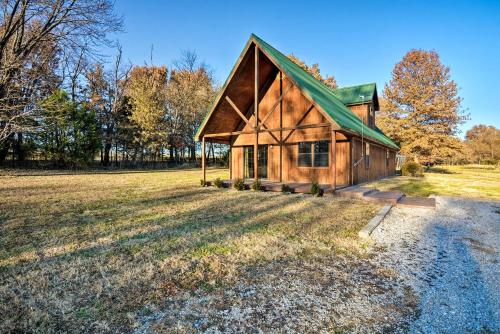 Luxury Cabin with Pond, Working Ranch Near Nevada, MO