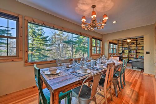 Log Cabin in Wilmington with Hot Tub Near Skiing! in Wilmington, USA
