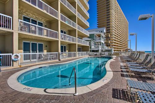 Gulf Coast Getaway with Balcony and Resort Amenities! - image 4