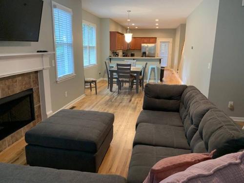 Self Checkin - Full Kitchen - Keyless Entry - SmartTVs