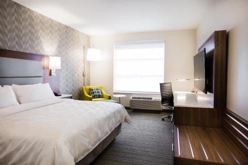 Superior King Room image 5