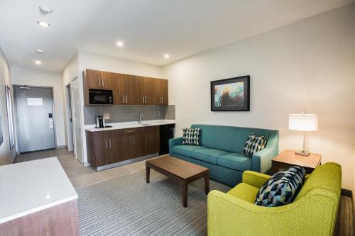 One-Bedroom King Suite with Sofa Bed room in Holiday Inn Hotel & Suites Calgary South - Conference Ctr By IHG