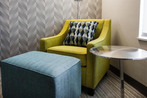 Superior King Room image 7
