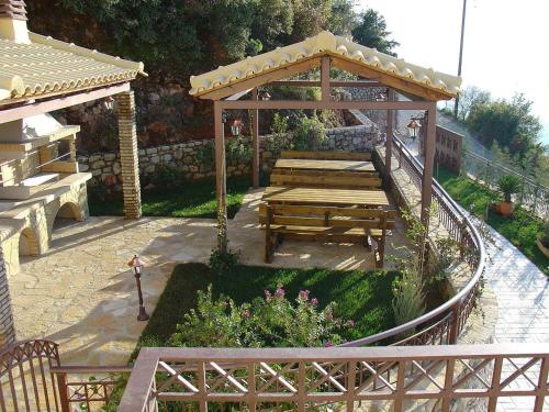  Amazing 2-bed apartment in spectacular villa with stunning sea views in Káto Sélitsa