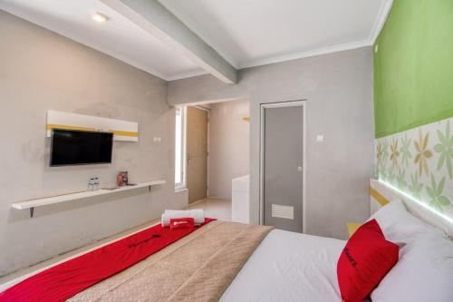 RedDoorz near Malioboro Tugu Station Jogja 2 in Godean