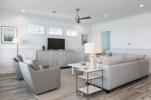 Beachfront Bliss - image 2
