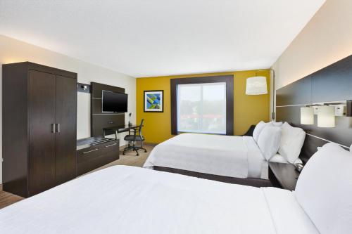 2 queen beds