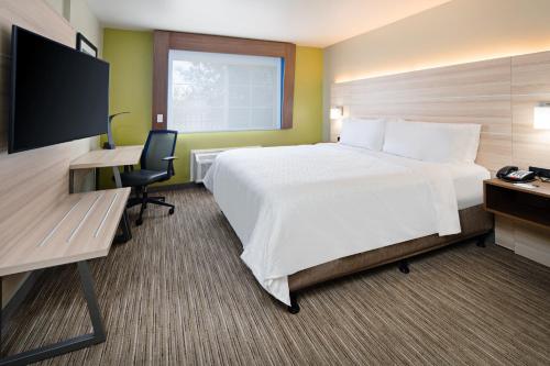 Holiday Inn Express Hotel & Suites Watsonville an IHG Hotel - image 4