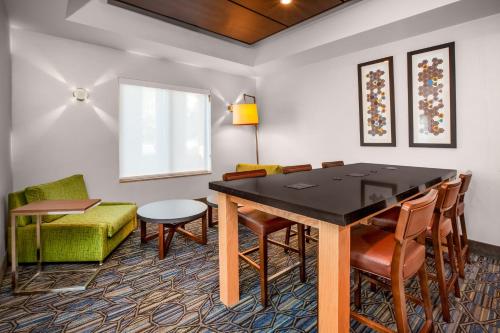 Holiday Inn Express Hotel & Suites Cleveland-Richfield by IHG in Brecksville, USA