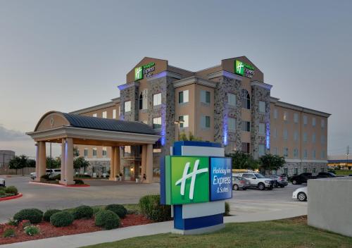 Holiday Inn Express & Suites San Antonio - Brooks City Base, an IHG Hotel