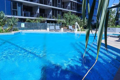 Stylist 2 Bedrooms Apartment with Pool/GYM/Parking