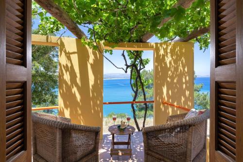  Vlicha Villa Sleeps 8 with Pool Air Con and WiFi in vlicha