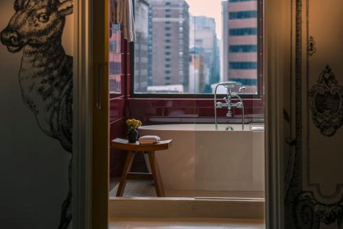 Premium King Room with Bath and View