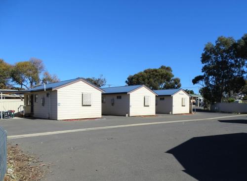 . Moonta Bay Cabins