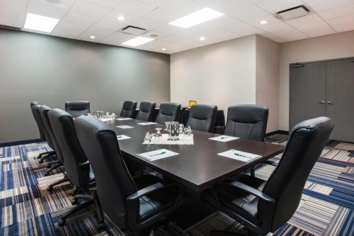 Holiday Inn & Suites Grande Prairie By IHG - 회의실/연회장