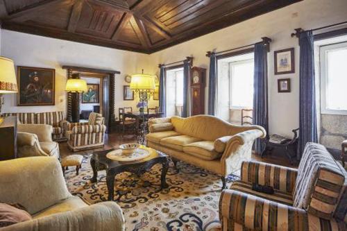 Canedo Villa Sleeps 18 with Pool and WiFi in เซโลริโก เด บาสโต