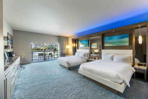2 queen beds