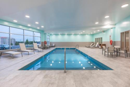 Kolam renang, Holiday Inn Express and Suites Moncton North By IHG in Moncton (NB)