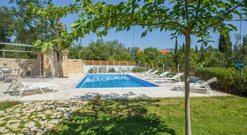  Gazatika Villa Sleeps 8 Pool Air Con WiFi in Gazátika