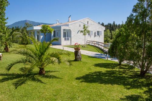  Gazatika Villa Sleeps 8 Pool Air Con WiFi in Gazátika
