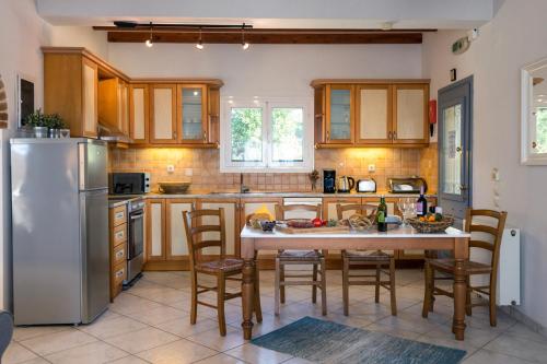  Arillas Kavvadadon Villa Sleeps 6 with Pool Air Con and WiFi in Arillas