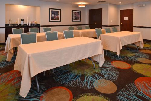 Holiday Inn Express Hotel & Suites Youngstown - North Lima/Boardman an IHG Hotel - image 4