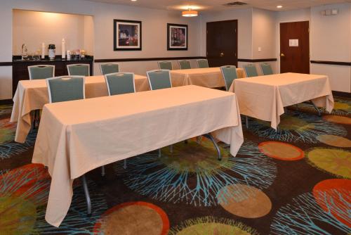 Holiday Inn Express Hotel & Suites Youngstown - North Lima/Boardman, an IHG Hotel