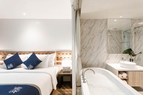 room detail thumbnail 0