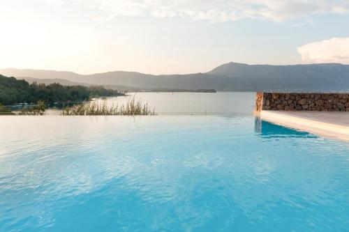  Limni Keriou Villa Sleeps 8 with Pool Air Con and WiFi in Kommeno