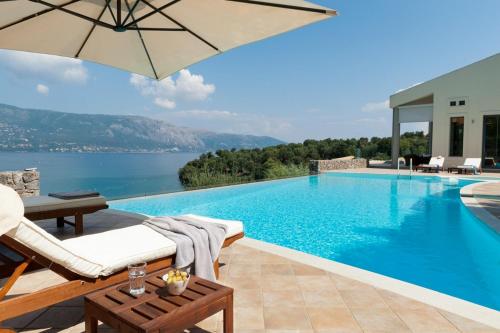  Limni Keriou Villa Sleeps 8 with Pool Air Con and WiFi in Kommeno