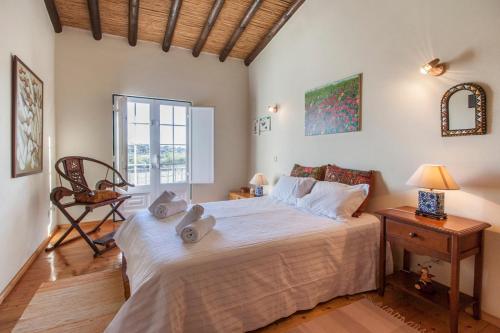Vale de Silves Villa Sleeps 9 with Pool and WiFi in Boliqueime