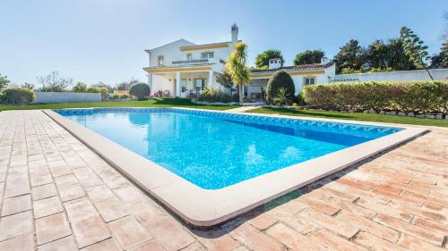 Vale de Silves Villa Sleeps 9 with Pool and WiFi in Boliqueime
