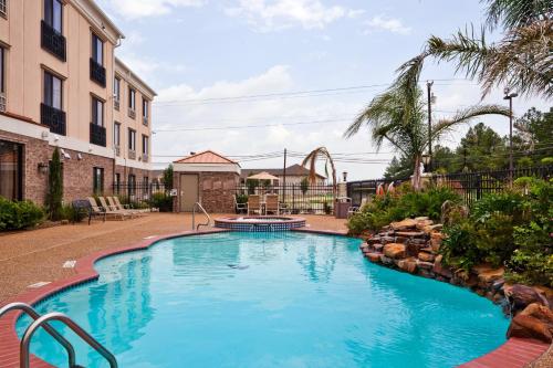 Holiday Inn Express Hotel and Suites Fairfield-North an IHG Hotel - image 9