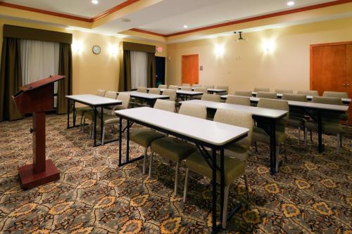 Holiday Inn Express Hotel and Suites Fairfield-North by IHG
