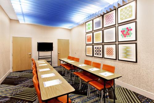 홀리데이 인 익스프레스 레이크 웨일스 N-윈터 헤이븐 바이 IHG - 회의실/연회장
