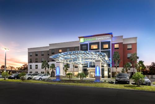 Photo - Holiday Inn Express & Suites Lakeland South, an IHG Hotel