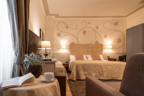 1 queen bed, 1 twin bed, 1 sofa bed