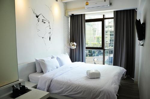 3ฮาว แอท สุขุมวิท21 (3 Howw Hostel at Sukhumvit 21) in กรุงเทพ