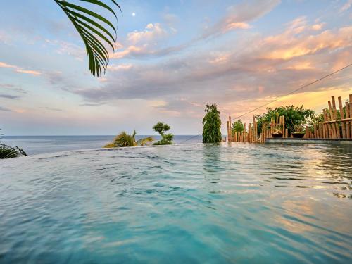 Villa Mimpi Manis infinity pool&180°Ocean view